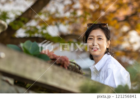 A middle-aged woman's lifestyle 121256841