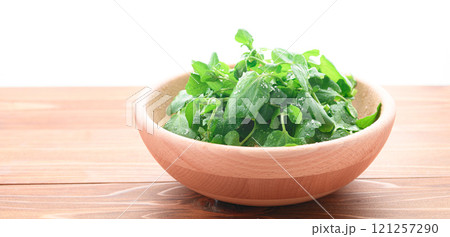クレソンのシンプルなサラダ クレソンのシンプルなサラダ 121257290
