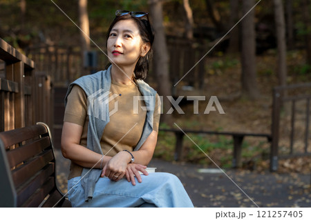 A middle-aged woman's lifestyle 121257405