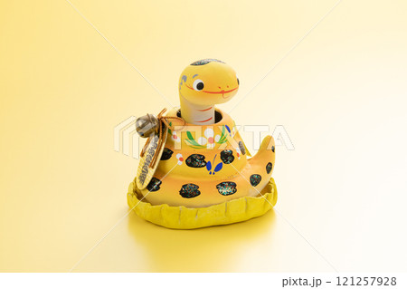 干支の置物　巳年　お正月のイメージ 121257928