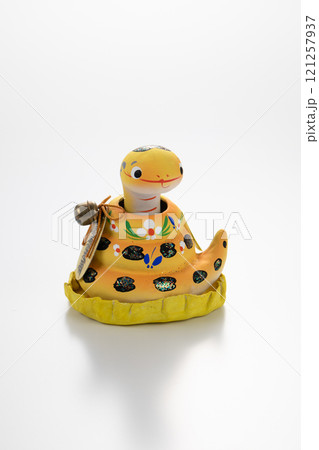 干支の置物　巳年　お正月のイメージ 121257937