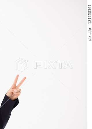 ピースサインのイメージ　(写真素材) 121258361