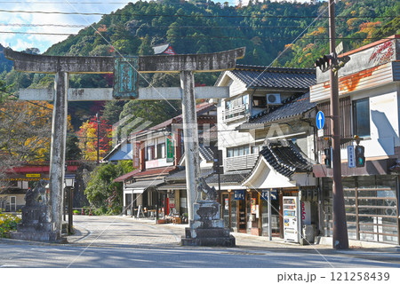 【島根県/津和野町】太皷谷稲成神社 一の鳥居 121258439