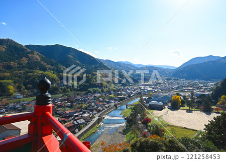 太皷谷稲成神社から見た津和野の町並み【島根県/津和野町】 121258453