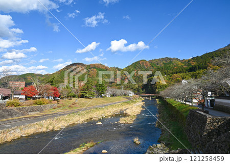 津和野川と津和野の町並み【島根県/津和野町】 121258459