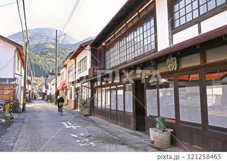 津和野城下町・今市通りの風景【島根県/津和野町】 津和野城下町・今市通りの風景【島根県/津和野町】 121258465