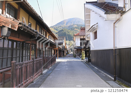 津和野城下町・青野山と今市通りの風景【島根県/津和野町】 津和野城下町・青野山と今市通りの風景【島根県/津和野町】 121258474