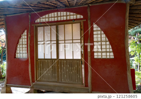 神戸市須磨区にある紅葉がきれいな神戸迎賓館・旧西尾邸の茶室・真珠亭 神戸市須磨区にある紅葉がきれいな神戸迎賓館・旧西尾邸の茶室・真珠亭 121258605