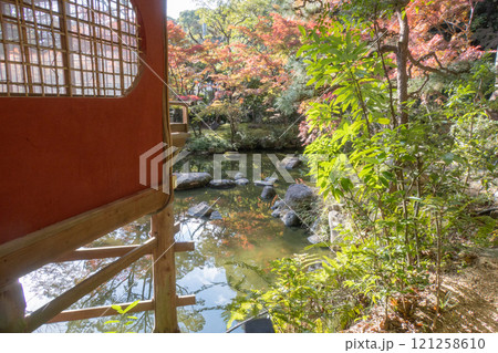 神戸市須磨区にある紅葉がきれいな神戸迎賓館・旧西尾邸の茶室・真珠亭 121258610