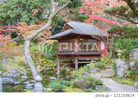 神戸市須磨区にある紅葉がきれいな神戸迎賓館・旧西尾邸の茶室・真珠亭 121258614