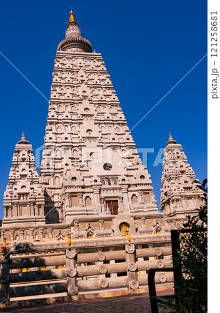 View of beautiful pagoda at Wat Chong Kham in Ngao District, Lampamg Province, Thailand. 121258681