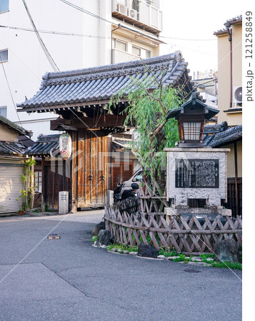 島原大門（京都市下京区花屋町通り） 121258849