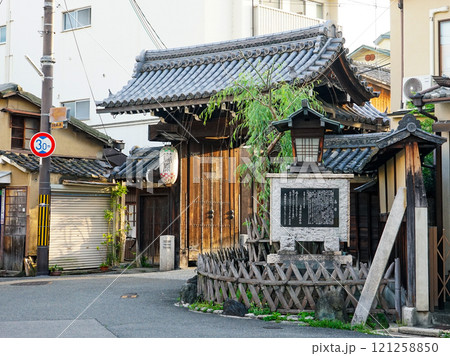 島原大門（京都市下京区花屋町通り） 121258850