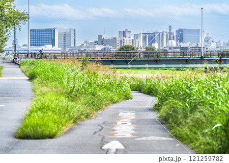 多摩川・ガス橋周辺から望む川崎の都市風景【神奈川県・川崎市】 121259782