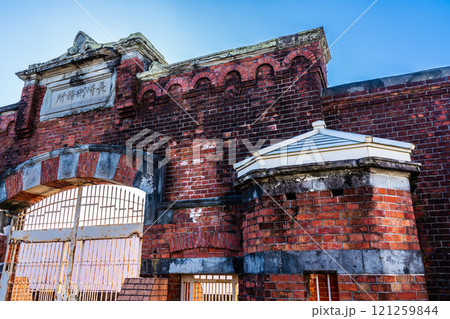 旧長崎刑務所正門【長崎県諫早市】 121259844
