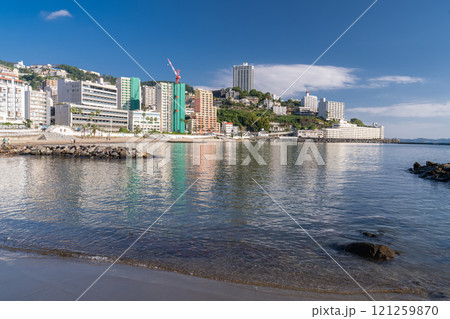《静岡県》熱海サンビーチ・リゾート地の風景 121259870