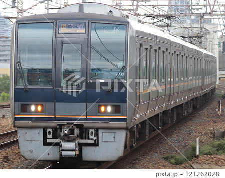 塚本駅に入線する207系普通宝塚行き(S37) 121262028