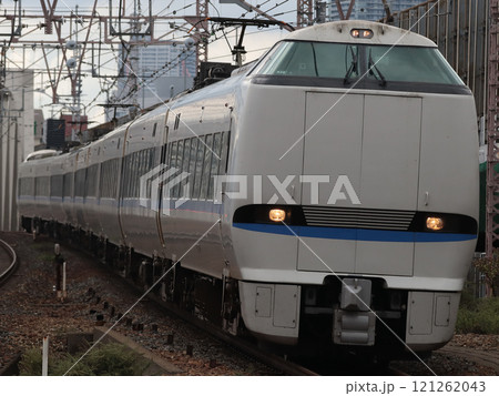 塚本駅を通過する683系回送(B36) 121262043