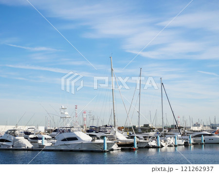 海辺から見る夢の島マリーナ 121262937