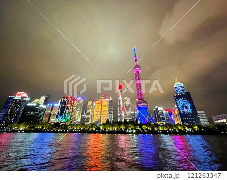 ライトアップされた上海浦東新区 121263347