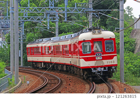 神戸電鉄を走行する車両 121263815