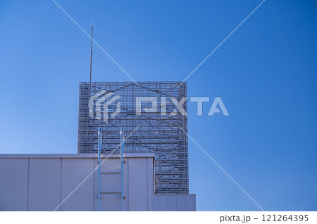 施設屋上の避雷針とはしご 施設屋上の避雷針とはしご 121264395