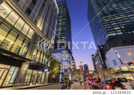 大阪梅田の夕景 (大阪府大阪市北区梅田) 大阪梅田の夕景 (大阪府大阪市北区梅田) 121264810