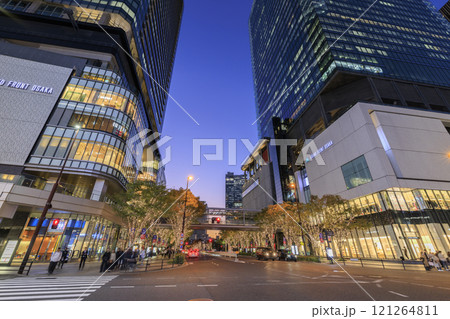 大阪梅田の夕景 (大阪府大阪市北区梅田) 121264811