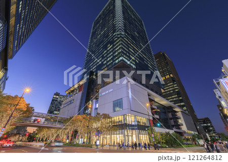 大阪梅田の夕景 (大阪府大阪市北区梅田) 大阪梅田の夕景 (大阪府大阪市北区梅田) 121264812