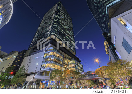 大阪梅田の夕景 (大阪府大阪市北区梅田) 121264813