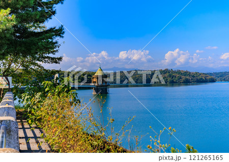 埼玉県　所沢市にある 狭山湖 121265165