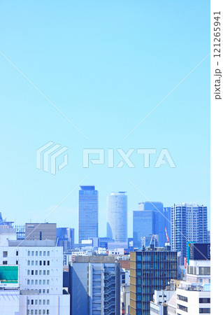 愛知県名古屋市、多くの高層ビルが立ち並ぶ名古屋市中心部の風景 愛知県名古屋市、多くの高層ビルが立ち並ぶ名古屋市中心部の風景 121265941