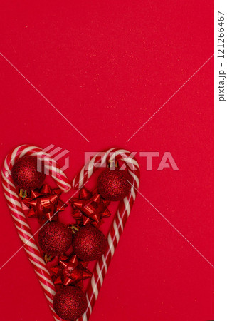Christmass flatlay heart lined with Christmas lollipops and decorated with Christmas tree toys Christmass flatlay heart lined with Christmas lollipops and decorated with Christmas tree toys 121266467