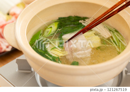 家で楽しむ豚肉のしゃぶしゃぶ鍋 家で楽しむ豚肉のしゃぶしゃぶ鍋 121267519