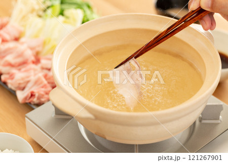 家で楽しむ豚肉のしゃぶしゃぶ鍋 家で楽しむ豚肉のしゃぶしゃぶ鍋 121267901
