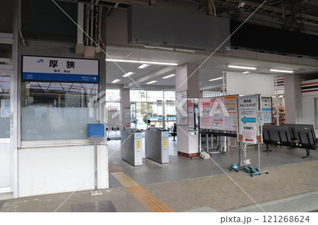 山口県厚狭駅の新幹線改札口 山口県厚狭駅の新幹線改札口 121268624
