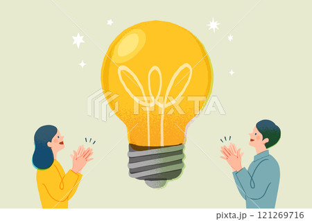 解決策がひらめいて喜ぶ男女のイメージイラスト 121269716