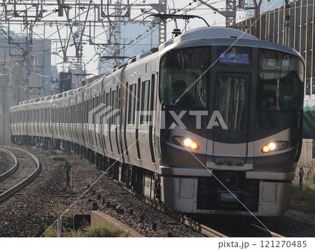 塚本駅を通過する225系100番台新快速姫路行き(I12) 塚本駅を通過する225系100番台新快速姫路行き(I12) 121270485