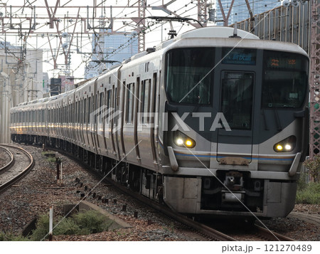 塚本駅を通過する225系0番台新快速姫路行き(I3) 121270489