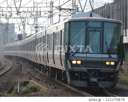 塚本駅を通過する223系2000番台新快速姫路行き(W37) 121270676
