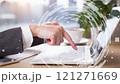 オフィスワーク、ビジネスシーン、人差し指での入力 121271669