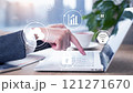 オフィスワーク、ビジネスシーン、人差し指での入力 121271670