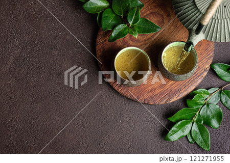 Pouring green tea into cups 121271955