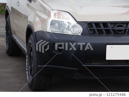 自動車イメージ　日産エクストレイルの黒バンパー仕様 121275486