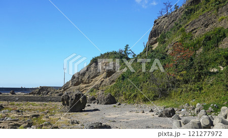 能登半島地震の被害状況(石川県輪島市鹿磯海岸付近で発生した隆起による様子) 能登半島地震の被害状況(石川県輪島市鹿磯海岸付近で発生した隆起による様子) 121277972
