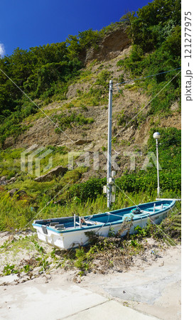 能登半島地震の被害状況（石川県輪島市鹿磯海岸付近で地震による崖崩れ） 121277975