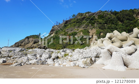 能登半島地震の被害状況（石川県輪島市鹿磯海岸付近で発生した隆起による海岸の様子） 121278089
