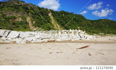 能登半島地震の被害状況(石川県輪島市鹿磯海岸付近で発生した隆起による海岸) 能登半島地震の被害状況(石川県輪島市鹿磯海岸付近で発生した隆起による海岸) 121278090