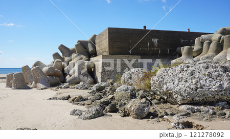 能登半島地震の被害状況(石川県輪島市鹿磯海岸付近で発生した隆起による港の様子) 能登半島地震の被害状況(石川県輪島市鹿磯海岸付近で発生した隆起による港の様子) 121278092