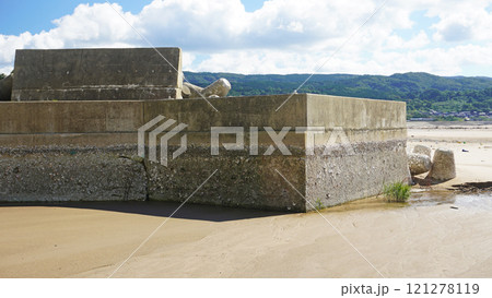 能登半島地震の被害状況（石川県輪島市鹿磯海岸付近で発生した隆起による港の様子） 121278119